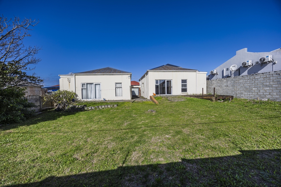 6 Bedroom Property for Sale in Quigney Eastern Cape